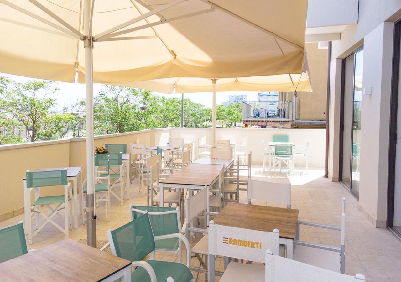 Hotel Paloma Beach Front Chiringuitos Time Ріміні Екстер'єр фото