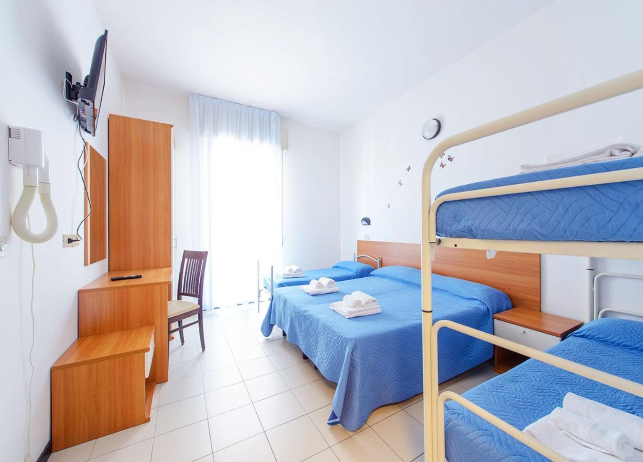Hotel Paloma Beach Front Chiringuitos Time Ріміні Екстер'єр фото